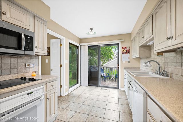 1280 Oak Hill Road, Lake Barrington, IL 60010