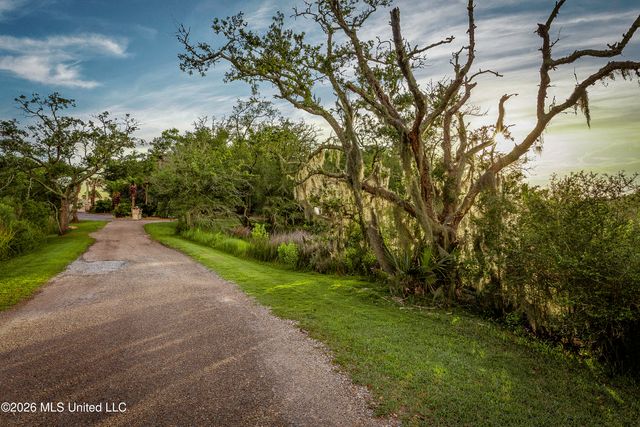 2804 Eagle Pine Drive, Ocean Springs, MS 39564