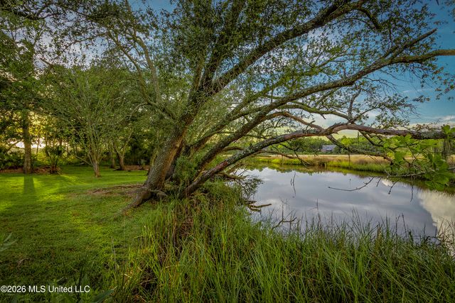 2804 Eagle Pine Drive, Ocean Springs, MS 39564