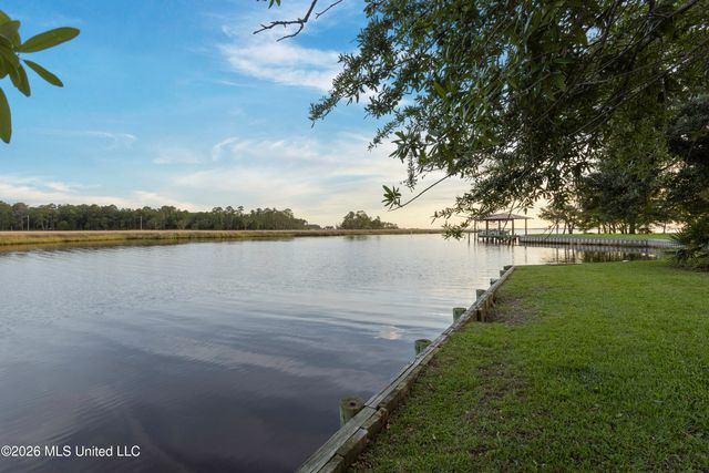 2804 Eagle Pine Drive, Ocean Springs, MS 39564