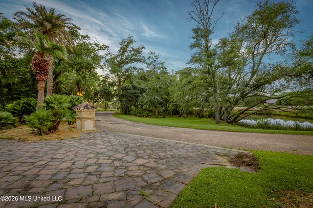 2804 Eagle Pine Drive, Ocean Springs, MS 39564