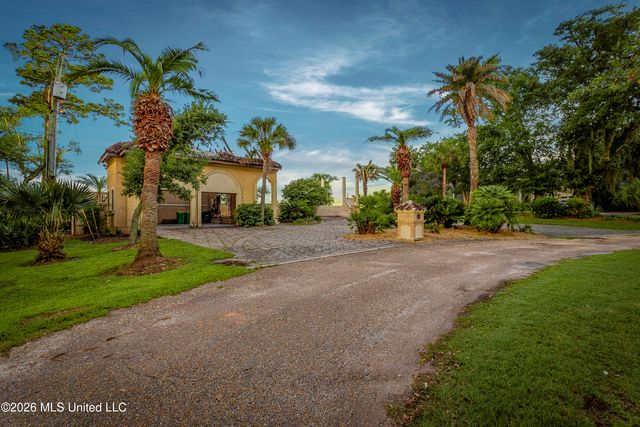 2804 Eagle Pine Drive, Ocean Springs, MS 39564