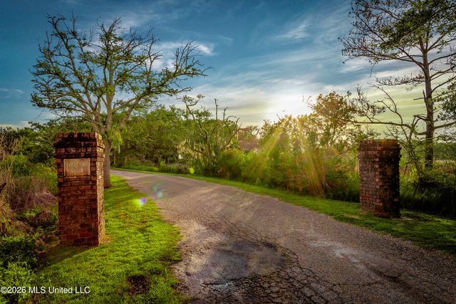 2804 Eagle Pine Drive, Ocean Springs, MS 39564