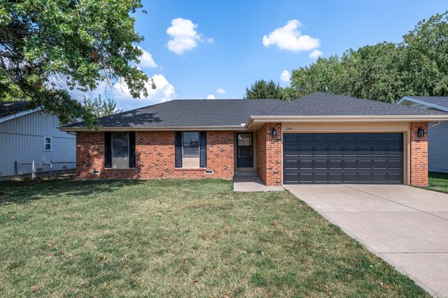 1141 E Cambridge Street, Springfield, MO 65807