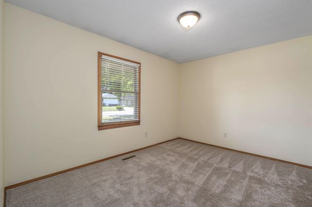 1141 E Cambridge Street, Springfield, MO 65807
