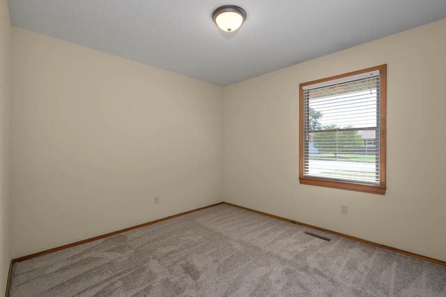 1141 E Cambridge Street, Springfield, MO 65807
