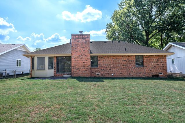 1141 E Cambridge Street, Springfield, MO 65807