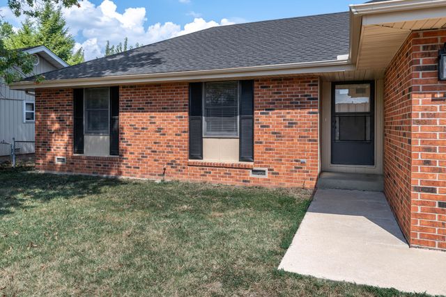 1141 E Cambridge Street, Springfield, MO 65807