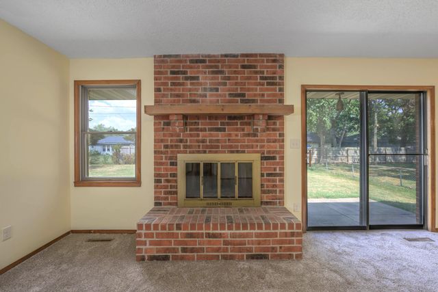 1141 E Cambridge Street, Springfield, MO 65807