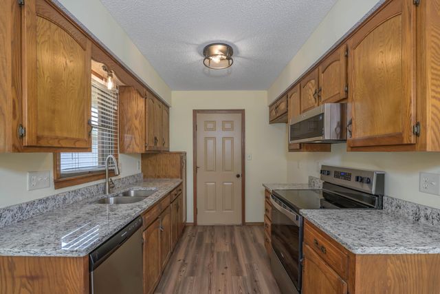 1141 E Cambridge Street, Springfield, MO 65807