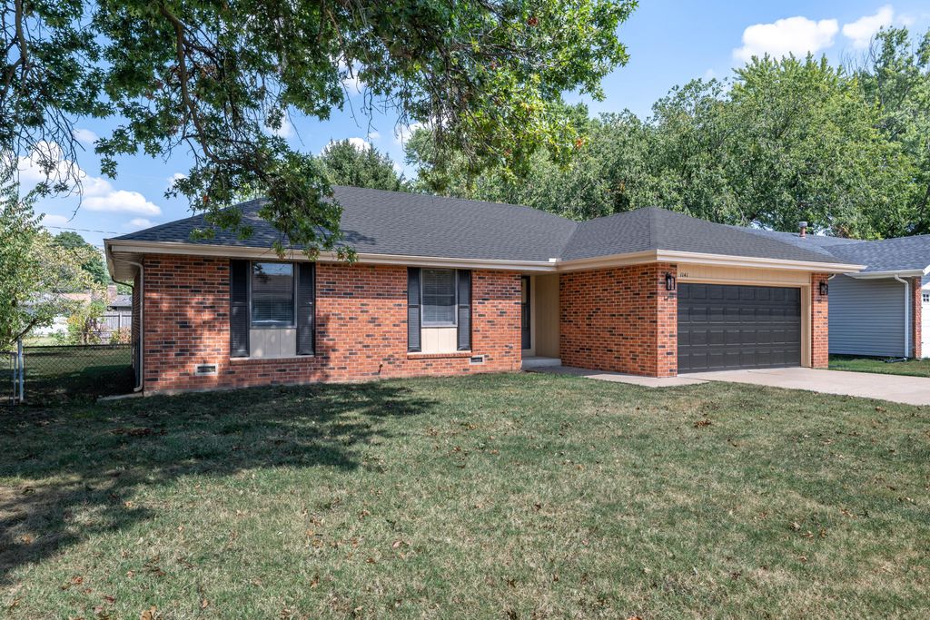 1141 E Cambridge Street, Springfield, MO 65807