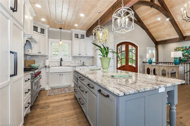 777 Green Hill Road, Blowing Rock, NC 28605