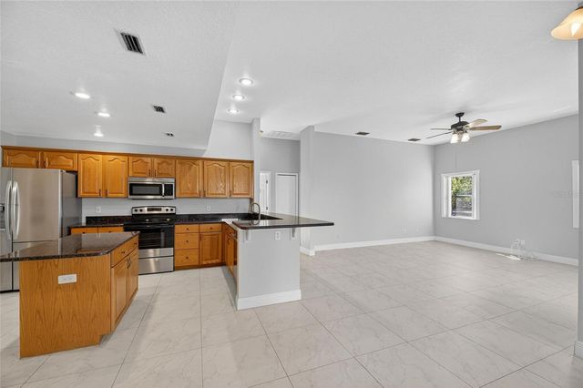 172 LAKE SHORE DRIVE W, Palm Harbor, FL 34684