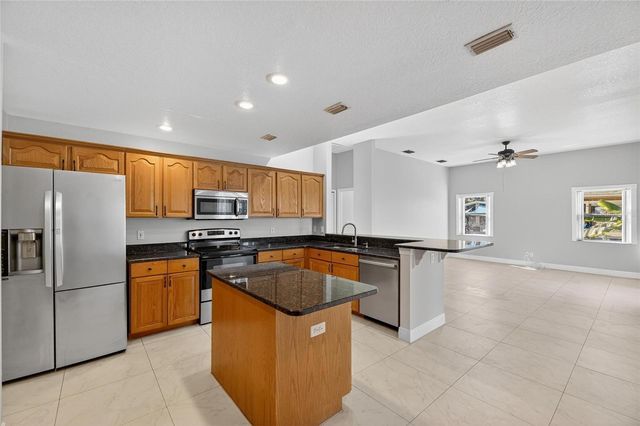 172 LAKE SHORE DRIVE W, Palm Harbor, FL 34684