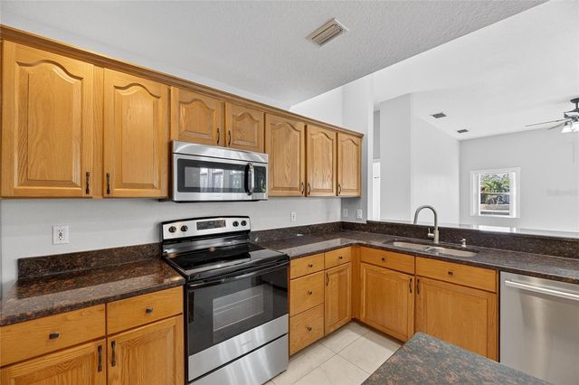 172 LAKE SHORE DRIVE W, Palm Harbor, FL 34684