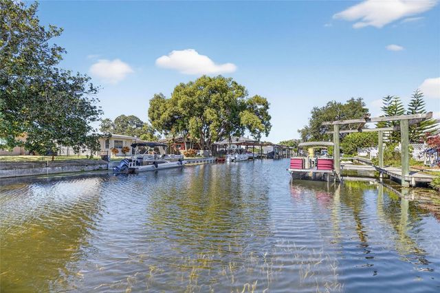 172 LAKE SHORE DRIVE W, Palm Harbor, FL 34684