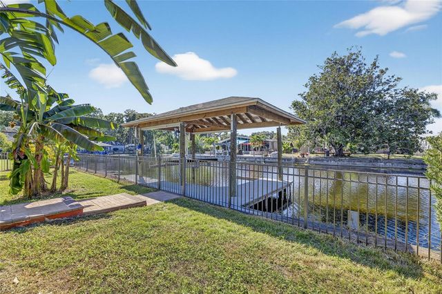 172 LAKE SHORE DRIVE W, Palm Harbor, FL 34684