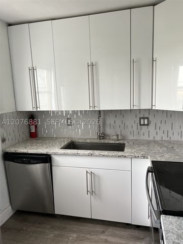 941 Crystal Lake Dr 305, Deerfield Beach, FL 33064
