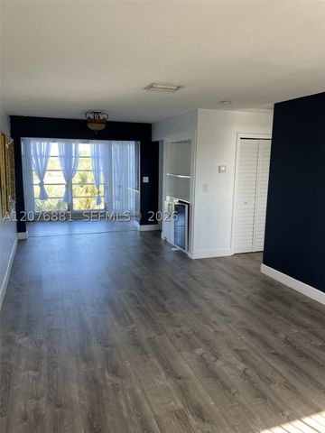 941 Crystal Lake Dr 305, Deerfield Beach, FL 33064