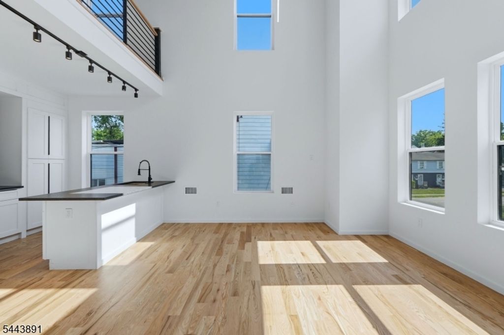 199 N Park St, East Orange City, NJ 07017 — photo 4