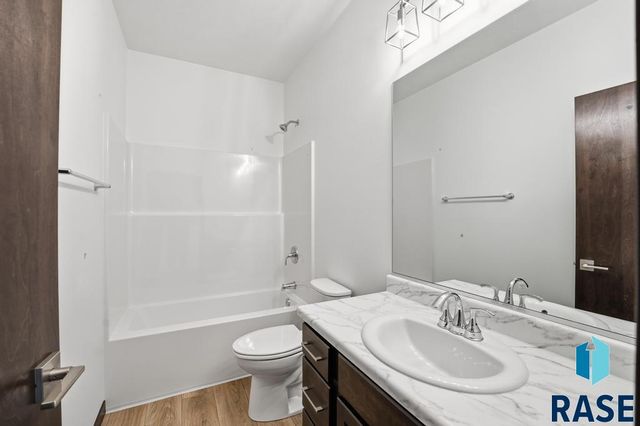 6528 S Barclay Trl Trail, Sioux Falls, SD 57106