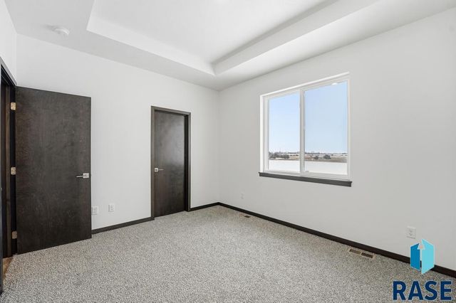 6528 S Barclay Trl Trail, Sioux Falls, SD 57106