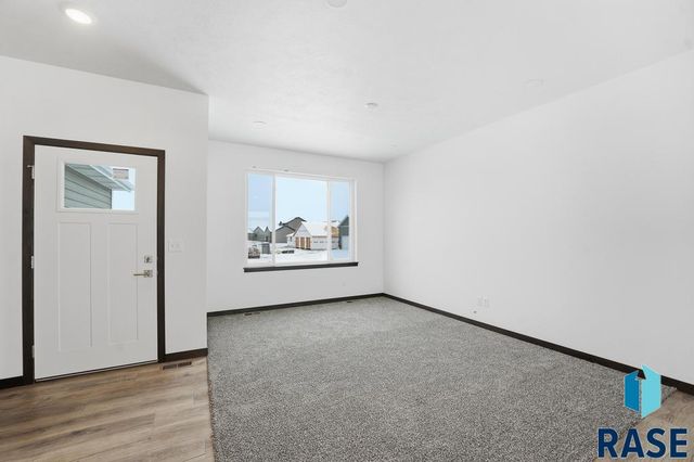 6528 S Barclay Trl Trail, Sioux Falls, SD 57106