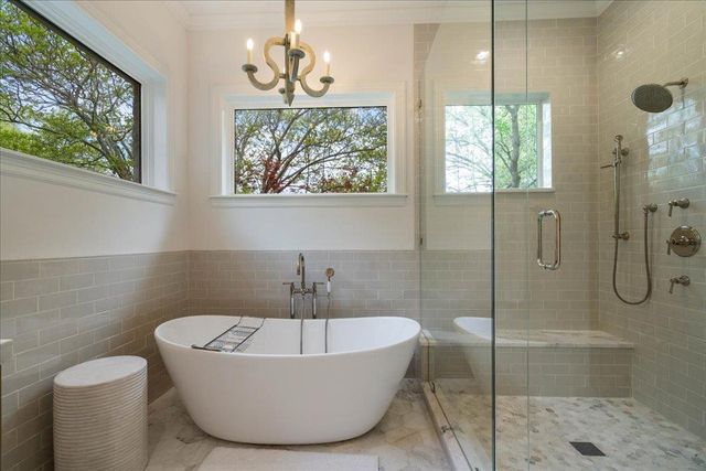 24729 Travis Lakeside CV, Spicewood, TX 78669
