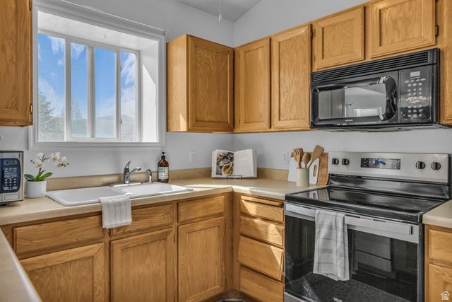 3690 OLIVENHAIN CT, Magna, UT 84044