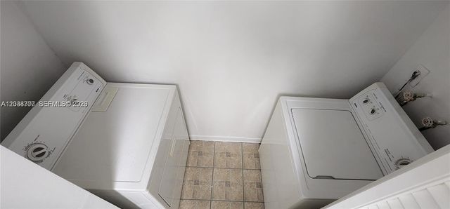 931 NE 199th St 202-22, Miami, FL 33179