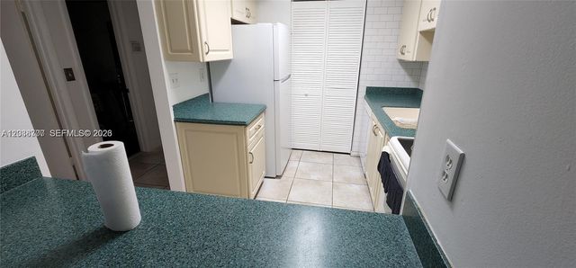 931 NE 199th St 202-22, Miami, FL 33179