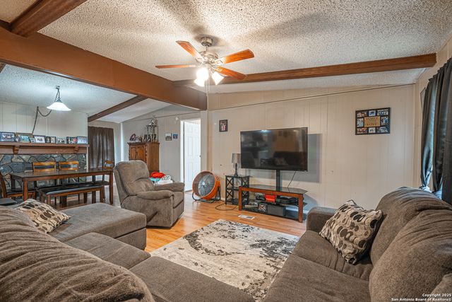 840 Oak Tree Rd, Seguin, TX 78155