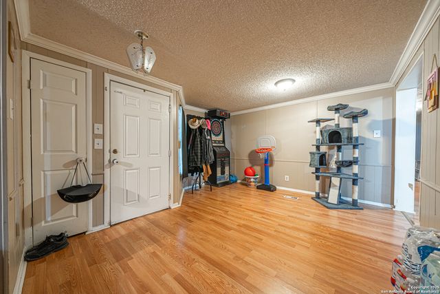 840 Oak Tree Rd, Seguin, TX 78155