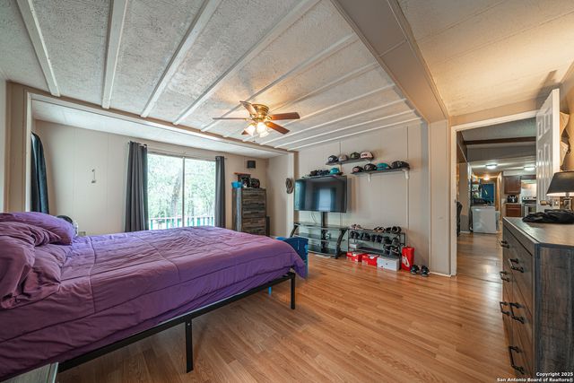840 Oak Tree Rd, Seguin, TX 78155