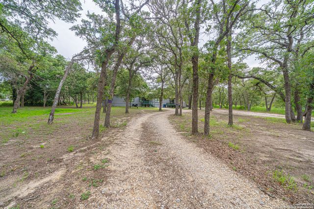 840 Oak Tree Rd, Seguin, TX 78155