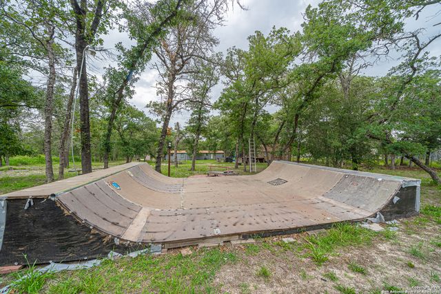 840 Oak Tree Rd, Seguin, TX 78155