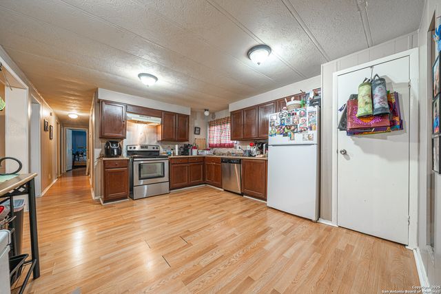 840 Oak Tree Rd, Seguin, TX 78155