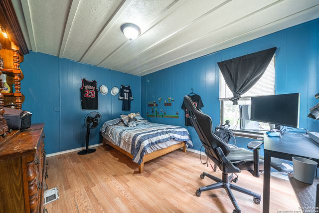 840 Oak Tree Rd, Seguin, TX 78155
