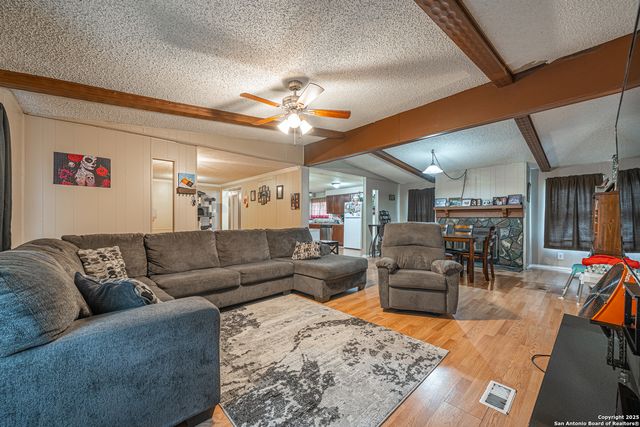 840 Oak Tree Rd, Seguin, TX 78155