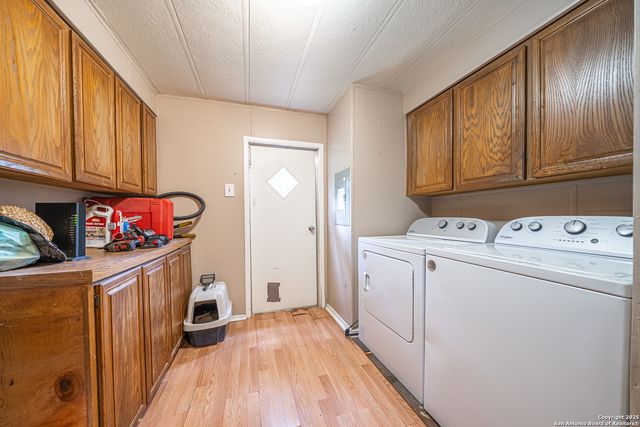 840 Oak Tree Rd, Seguin, TX 78155