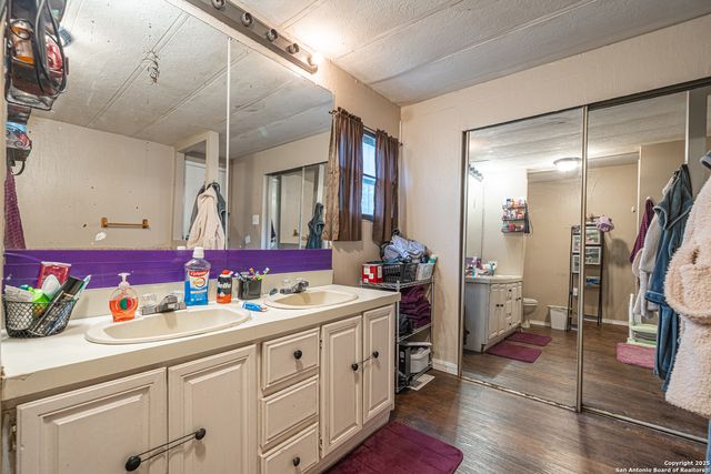 840 Oak Tree Rd, Seguin, TX 78155