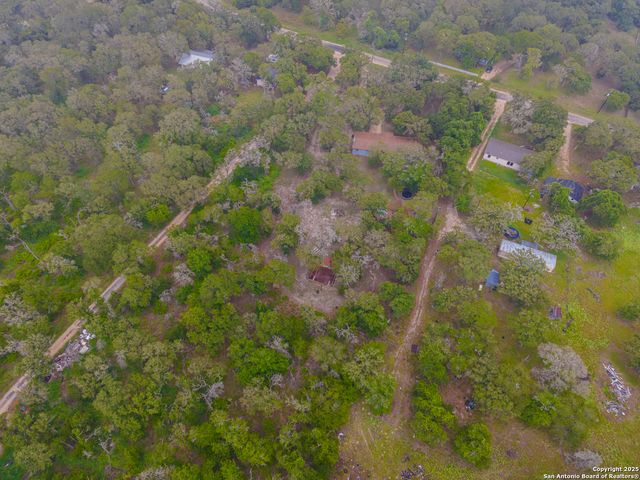 840 Oak Tree Rd, Seguin, TX 78155