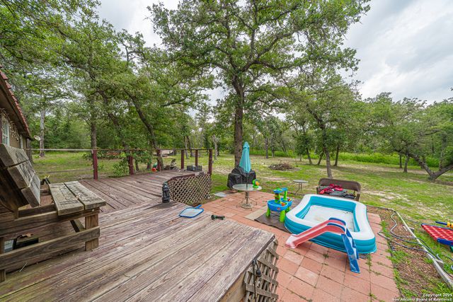 840 Oak Tree Rd, Seguin, TX 78155