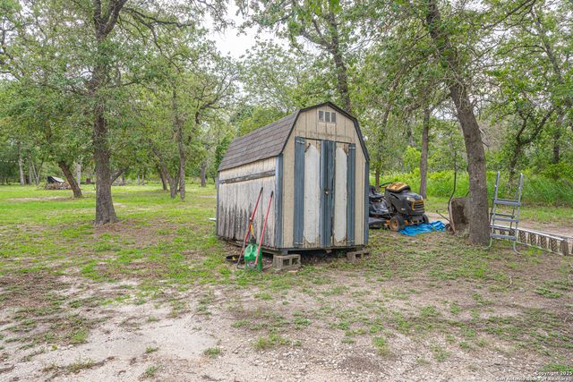 840 Oak Tree Rd, Seguin, TX 78155