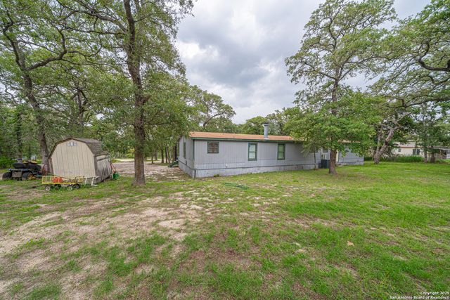 840 Oak Tree Rd, Seguin, TX 78155