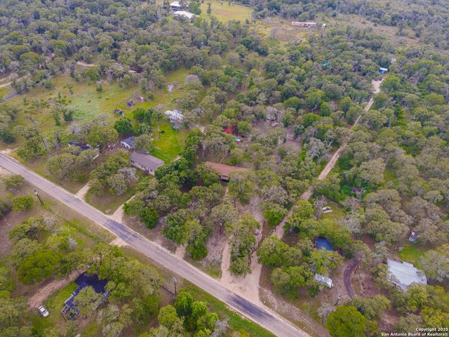 840 Oak Tree Rd, Seguin, TX 78155
