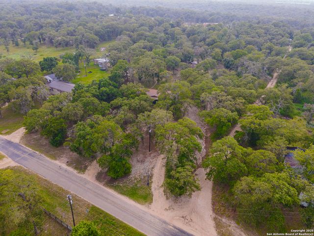 840 Oak Tree Rd, Seguin, TX 78155