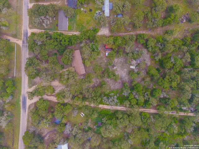 840 Oak Tree Rd, Seguin, TX 78155