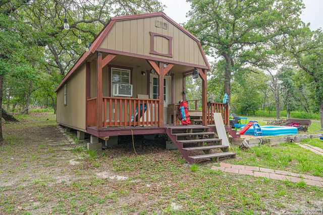 840 Oak Tree Rd, Seguin, TX 78155