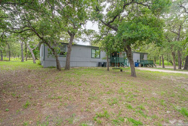 840 Oak Tree Rd, Seguin, TX 78155